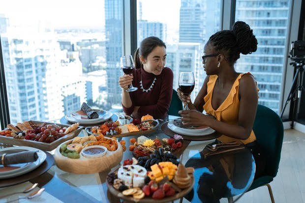 Kurangi Jajan Di Luar/pexels.com/rodnae production Kurangi Jajan Di Luar