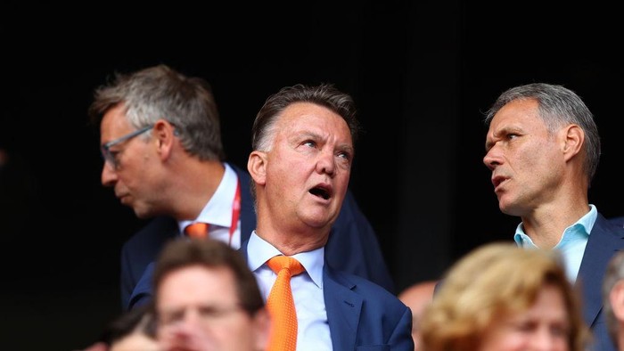 ENSCHEDE, NETHERLANDS - AUGUST 06:  Louis van Gaal looks on during the Final of the UEFA Womens Euro 2017 between Netherlands v Denmark at FC Twente Stadium on August 6, 2017 in Enschede, Netherlands.  (Photo by Dean Mouhtaropoulos/Getty Images)