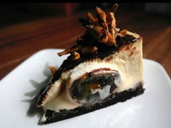 Mau Cicip? Cheesecake Ini Pakai Telur Pitan dengan Aroma Menyengat