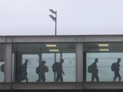 Momen Kedatangan 41 Pengungsi Afganistan di Prancis