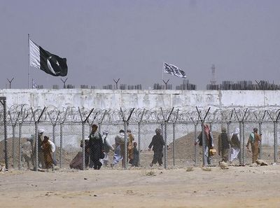 Terkini! Momen Warga Afghanistan Lintasi Perbatasan Chaman