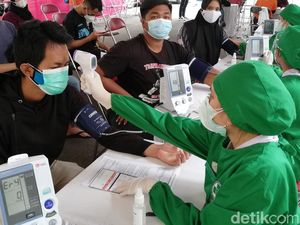 Pemkot Solo Lakukan Vaksinasi COVID-19 ke Pasoepati Pemkot Solo Lakukan Vaksinasi COVID-19 ke Pasoepati