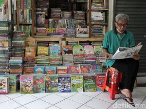 Penjual Buku Bertahan di Tengah Perpanjangan PPKM