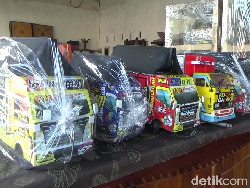 Terdampak Pandemi, Pengusaha Mebel di Lumajang Jadi Perajin Miniatur Truk