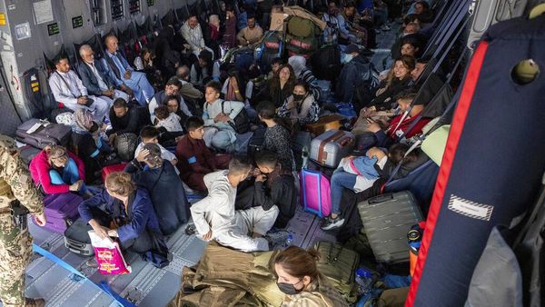 Pesawat Pengungsi Afghanistan Tiba di Uzbekistan