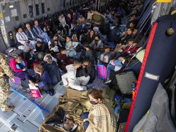 Pesawat Pengungsi Afghanistan Tiba di Uzbekistan