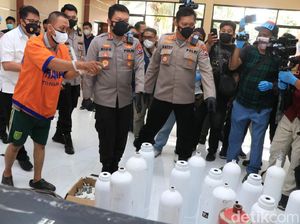 Aksi Pria Sulap APAR Jadi Tabung Oksigen Palsu Terbongkar di Surabaya Aksi Pria Sulap APAR Jadi Tabung Oksigen Palsu Terbongkar di Surabaya
