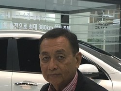 Inspiratif! Pria Ini Jadi Mahasiswa Tertua di ITB pada Usia 69 Tahun