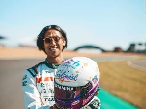 Helm Spesial Sean Gelael di Le Mans 24 Hours: Ada Ayat Al-Quran Helm Spesial Sean Gelael di Le Mans 24 Hours: Ada Ayat Al-Quran