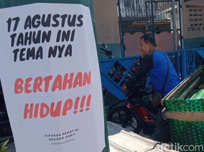 Selebaran Dilarang Sehat di Negara Sakit, Klaten, Rabu (18/8/2021). Selebaran Dilarang Sehat di Negara Sakit, Klaten, Rabu (18/8/2021).