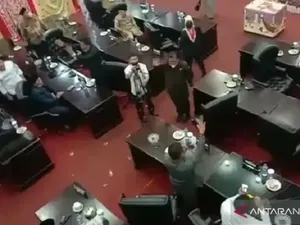 Kata Ketua DPRD Solok soal Rapat Ricuh hingga Nyaris Baku Hantam Kata Ketua DPRD Solok soal Rapat Ricuh hingga Nyaris Baku Hantam