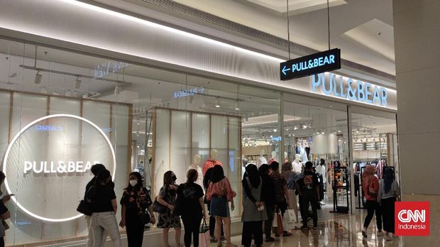 Suasana pusat perbelanjaan Kota Kasablanka Suasana pusat perbelanjaan Kota Kasablanka, Selasa (17/8) Sore.