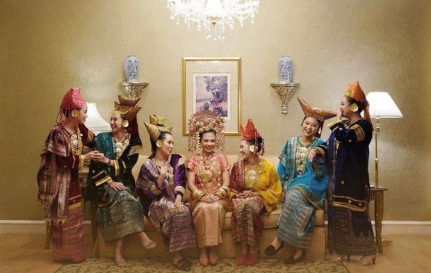 Tradisi pra nikah adat Sumatra Barat/Foto: femaledaily.com