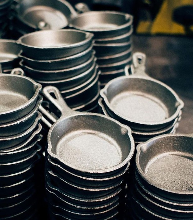 Wajan Cast Iron/ sumber: instagram.com/lodgecastiron_indo/ Cara merawat dan menyimpan peralatan dapur panci cast iron dan wajan cast iron.