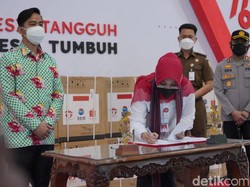 Gibran Keliling Wilayah Sekitar Solo Bagi-bagi Oksigen Konsentrator