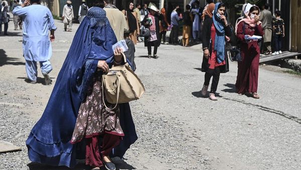 Potret Wanita Afghanistan yang Kini Khawatir Dipaksa Taliban Pakai Burqa