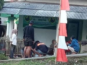 15 Pendaki Sempat Tersesat Usai Kibarkan Bendera Merah Putih di Gunung Wilis 15 Pendaki Sempat Tersesat Usai Kibarkan Bendera Merah Putih di Gunung Wilis