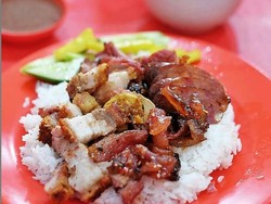 5 Rekomendasi Nasi Campur Babi Panggang yang Terkenal Enak