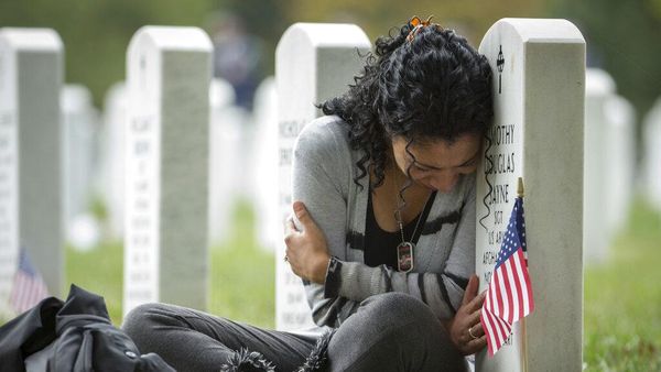 Ziarah ke Makam 2.448 Tentara AS Korban Perang Afghanistan