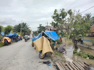 Banjir di Asahan-Batu Bara Meluas, Warga Ngungsi di Pinggir Jalan