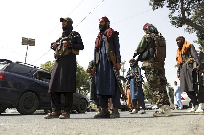 Bawa Senjata Larang Panjang, Taliban Patroli di Afghanistan