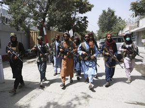 Bawa Senjata Laras Panjang, Taliban Patroli di Afghanistan