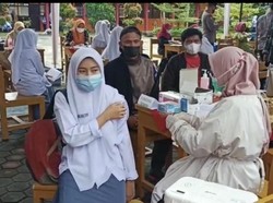 BIN Vaksinasi 1.500 Pelajar dari 7 Sekolah di Padang Pariaman Sumbar