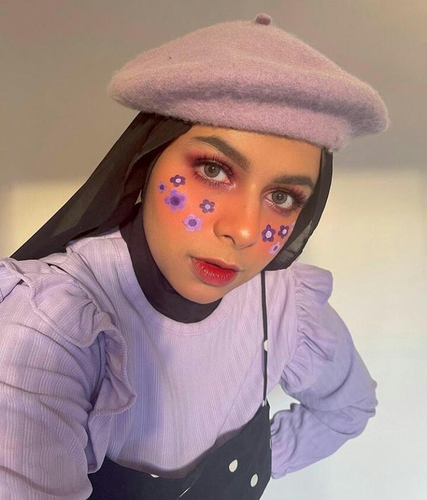 Dilla Jaidi, seorang beauty enthusiast yang sering mengunggah face painting di akun Instagram pribadinya/foto: instagram.com/dillaljaidi Dilla Jaidi sering mengunggah tutorial face paintingnya dan memberikan rekomendasi produk kecantikan di akun Instagram pribadinya.