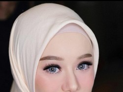 Dinda Hauw Ungkap Baju Lebaran 2022 Istimewa untuk Rey Mbayang dan Saka