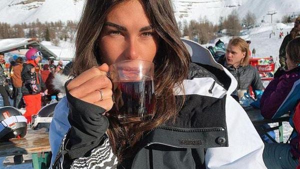 Pesona Cantik Francesca Novello, Pacar Valentino Rossi Saat Kulineran