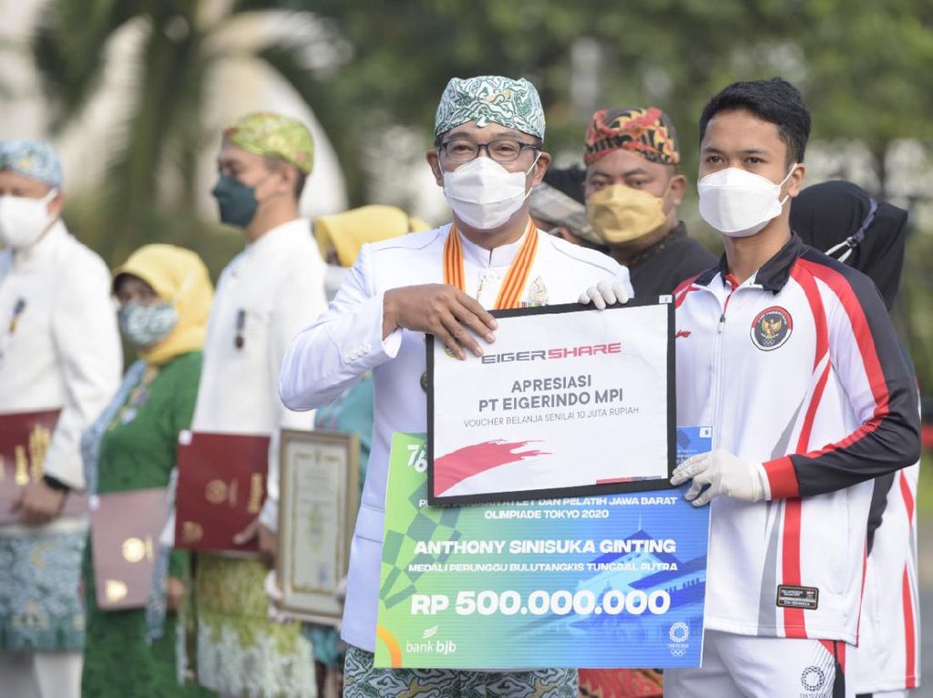 HUT ke-76 Jabar, Ridwan Kamil Beri Kadeudeuh Atlet Peraih Medali Olimpiade HUT ke-76 Jabar, Ridwan Kamil Beri Kadeudeuh Atlet Peraih Medali Olimpiade