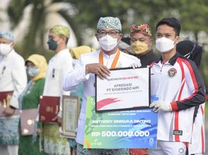 HUT ke-76 Jabar, Ridwan Kamil Beri Kadeudeuh Atlet Peraih Medali Olimpiade HUT ke-76 Jabar, Ridwan Kamil Beri Kadeudeuh Atlet Peraih Medali Olimpiade