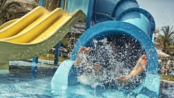 Ayah Panjat Pagar Water Park: Kejutan Ultah Berujung Damai.