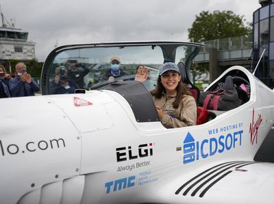 Lihat Lagi Aksi Zara Rutherford, Pilot 19 Tahun yang Keliling Dunia