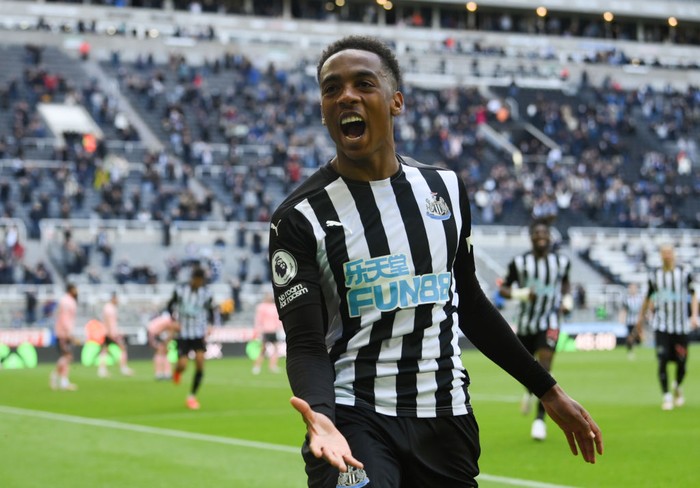 NEWCASTLE UPON TYNE, ENGLAND - MAY 19: Joe Willock of Newcastle United celebrates after scoring his teams first goal during the Premier League match between Newcastle United and Sheffield United at St. James Park on May 19, 2021 in Newcastle upon Tyne, England. A limited number of fans will be allowed into Premier League stadiums as Coronavirus restrictions begin to ease in the UK. (Photo by Stu Forster/Getty Images)
