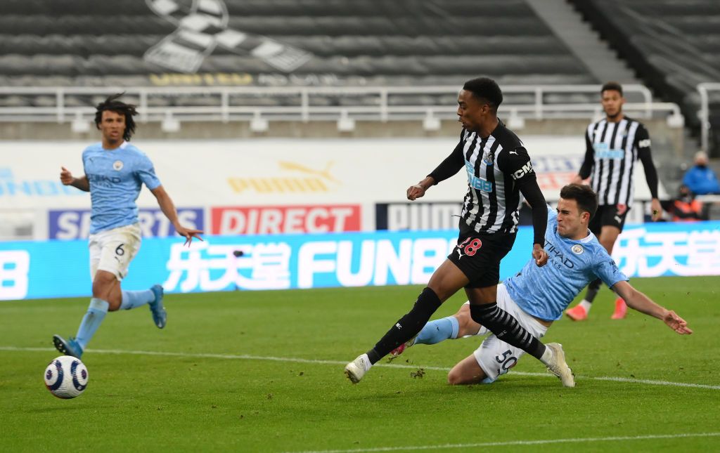 NEWCASTLE UPON TYNE, ENGLAND - MAY 19: Joe Willock of Newcastle United celebrates after scoring his team's first goal during the Premier League match between Newcastle United and Sheffield United at St. James Park on May 19, 2021 in Newcastle upon Tyne, England. A limited number of fans will be allowed into Premier League stadiums as Coronavirus restrictions begin to ease in the UK. (Photo by Stu Forster/Getty Images)