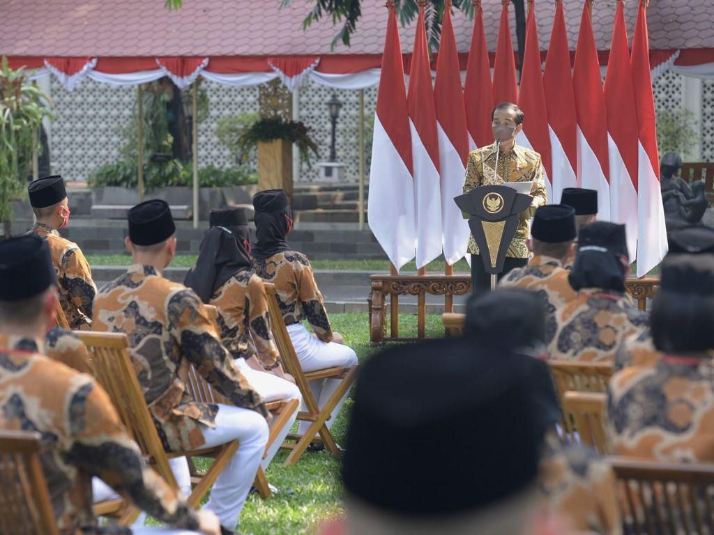 Jokowi Tetapkan Purnapaskibraka 2021 Jadi Duta Pancasila