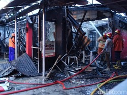 Warung Steik di Jakal Sleman Kebakaran, Api Sambar Bank-Rumah
