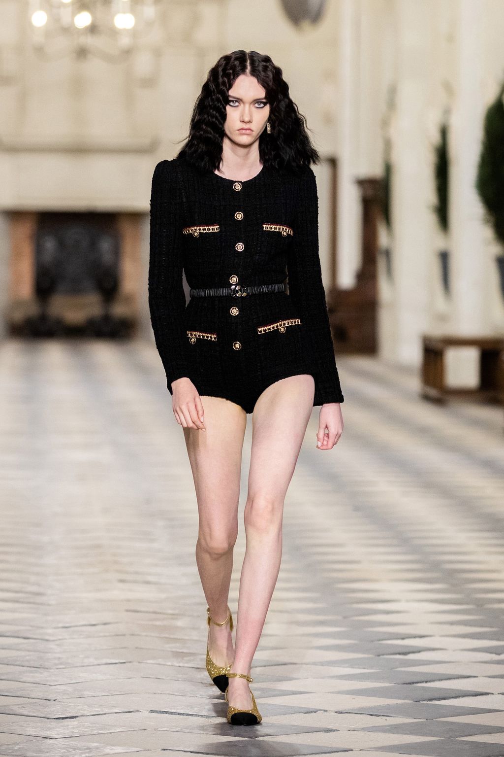 Jaket Chanel yang dipakai oleh Rihanna dari koleksi Chanel Pre-Fall 2021