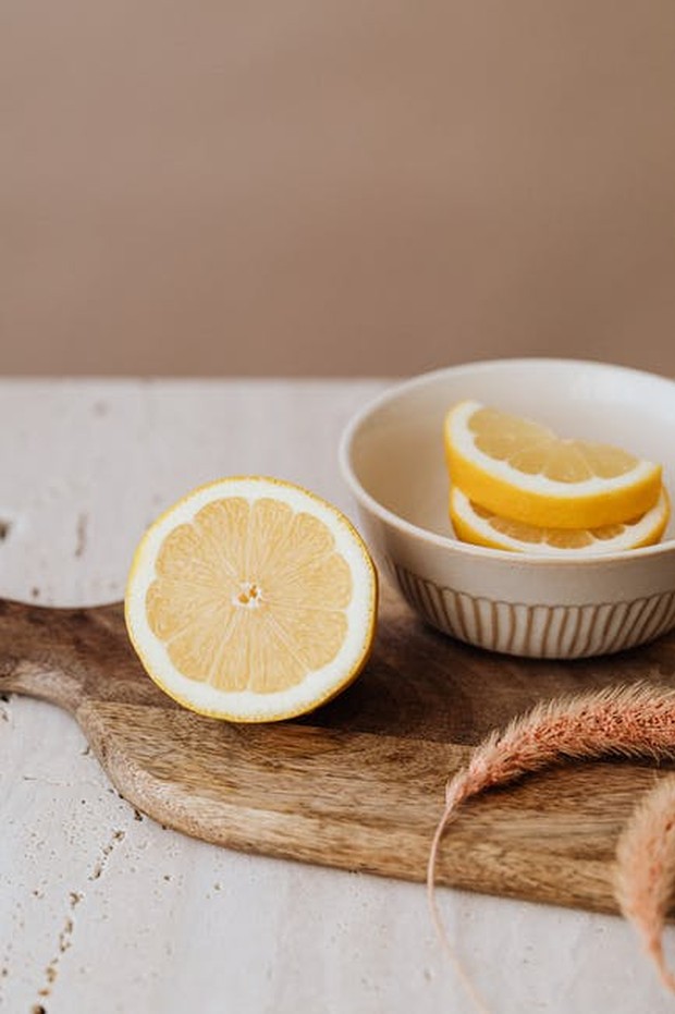 lemon / foto : pexels.com/KarolinaGrabowska