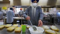 Pembagian Makanan Gratis untuk Warga yang Terdampak COVID-19 di Sydney
