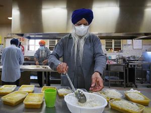 Pembagian Makanan Gratis untuk Warga yang Terdampak COVID-19 di Sydney