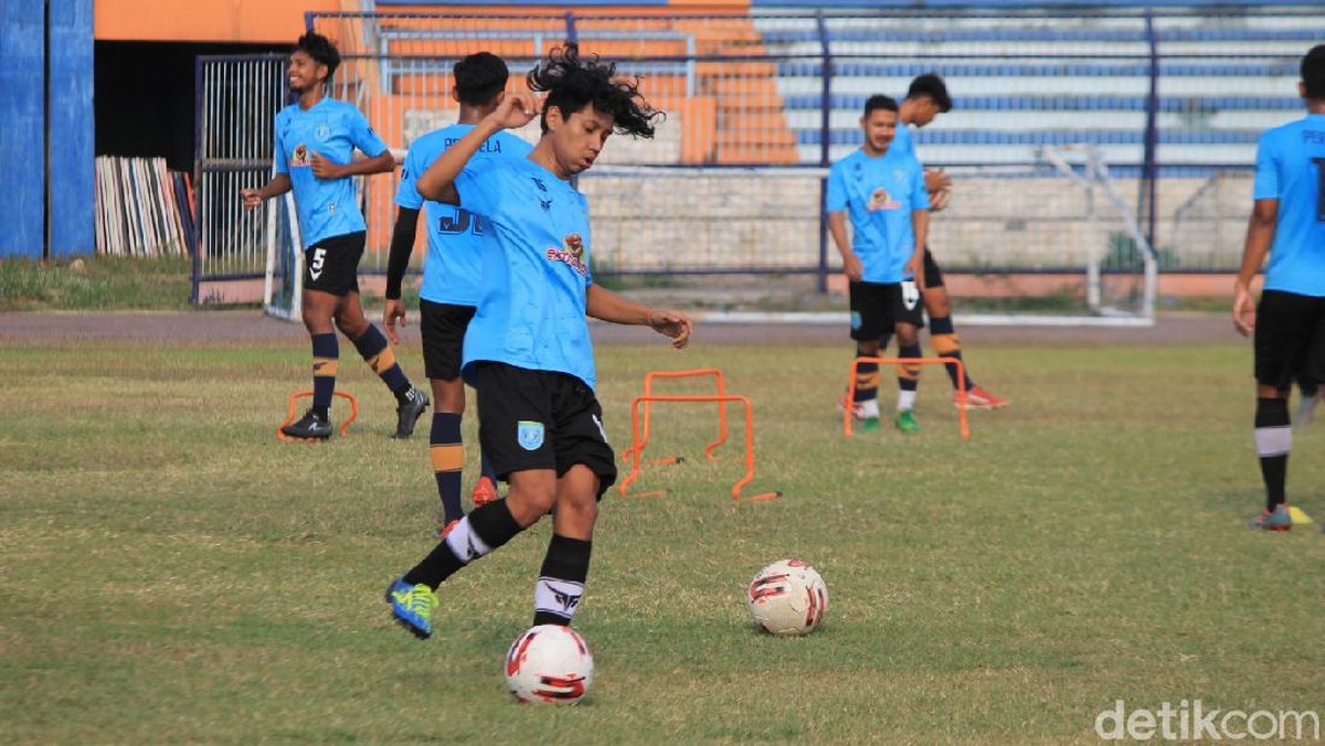 Mochammad Faizal Saifullah pemain akademi Persela Lamongan yang dipromosikan ke tim utama. (Foto: detikcom/Eko Sudjarwo)