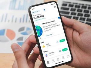 Pakai Aplikasi Ini Bisa Beli Saham di Wall Street Mulai Rp 5.000 Pakai Aplikasi Ini Bisa Beli Saham di Wall Street Mulai Rp 5.000