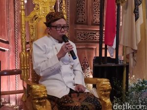 Diwarnai Berebut Tahta, Rahardjo Dinobatkan Jadi Sultan Kasepuhan Cirebon Diwarnai Berebut Tahta, Rahardjo Dinobatkan Jadi Sultan Kasepuhan Cirebon