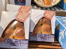 Unik! Bakery Ini Jual Roti Kasur Fluffy yang Mirip Otot Six Pack Pria