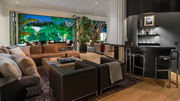 Rumah Baru Pendiri WhatsApp Mewahnya Nggak Ketulungan