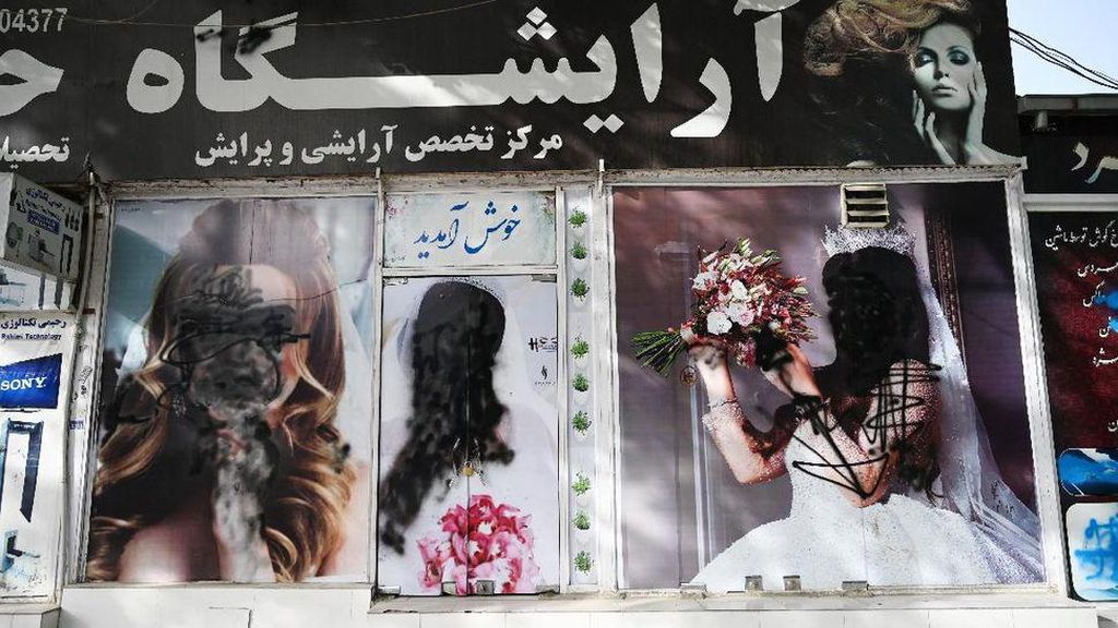 Taliban Berkuasa, 6 Foto Ini Bukti Gambar Wanita Tanpa Hijab Kini Terlarang