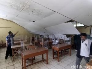 Baru Buka Belajar Tatap Muka, Gedung SD di Sukabumi Ambruk!