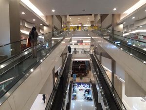 Suasana Tangcity Mall yang Kembali Buka Usai Sebulan Tutup